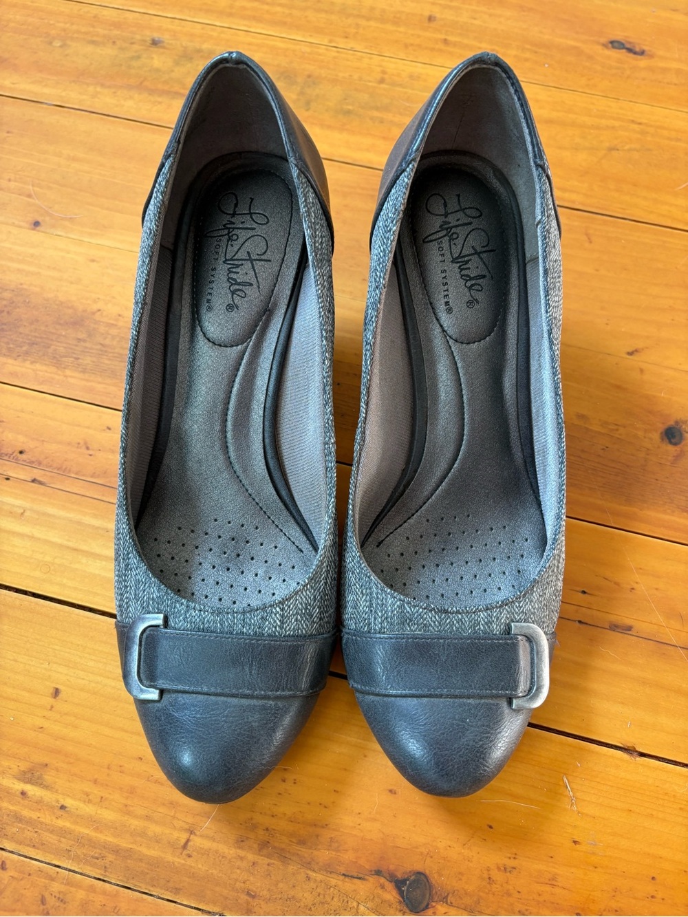 Life Stride Women's Gray Tweed and Leather Low Heel Pump